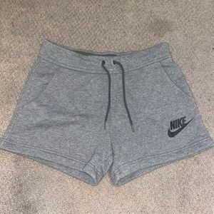 NIKE SWEATSHORTS